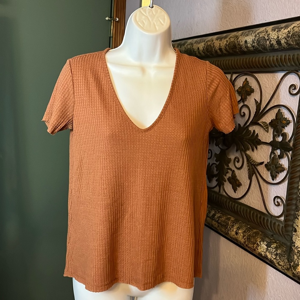 Forever 21 copper color waffle material V-Neck top Sz S💚